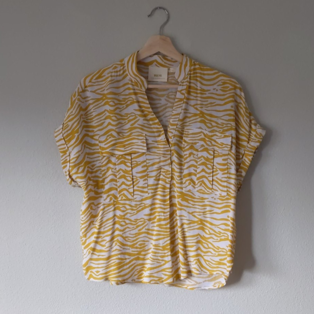 ✨ Like-New Anthropologie Blouse ✨